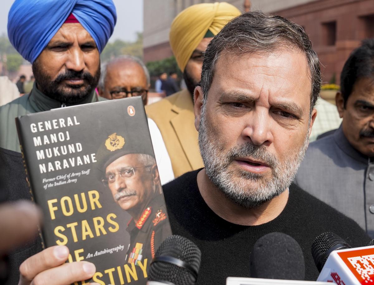 राहुल गांधी ने फिर साधा पीएम मोदी पर निशाना, कहा, “उन्हें भेंट करूंगा जनरल नरवणे की किताब”