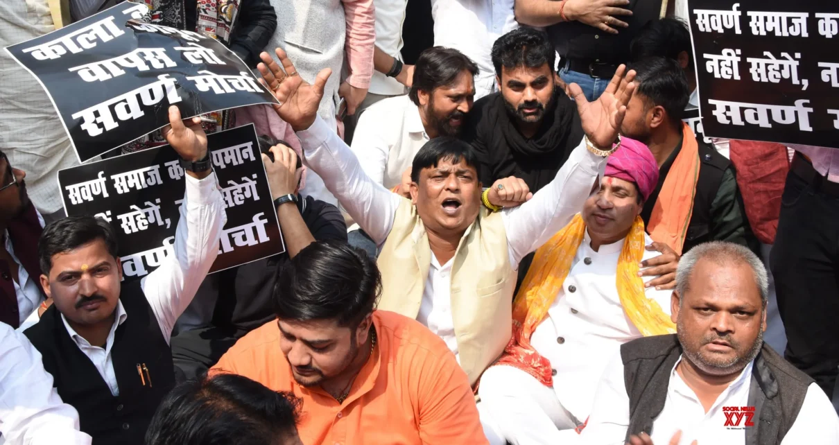 Upper cast front protest