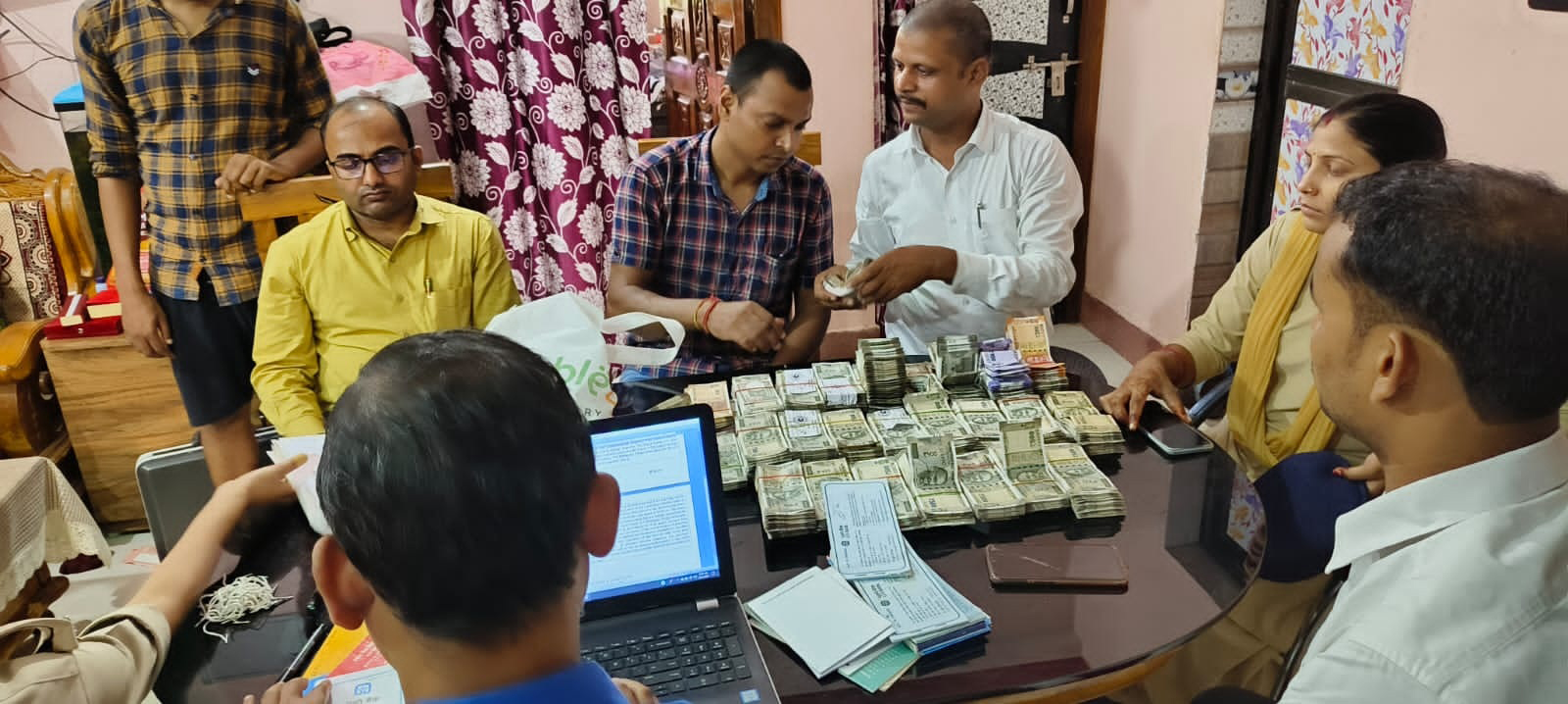 “न खाऊंगा न खाने दुंगा” बिहार में पकड़ा गया करोडो की संपत्ति वाला धन कुबेर इंजीनियर